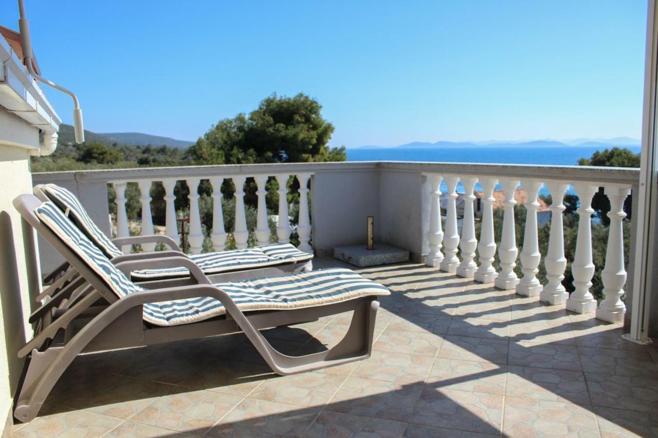 Robinzon Kuca Vila Valentina Holiday home *