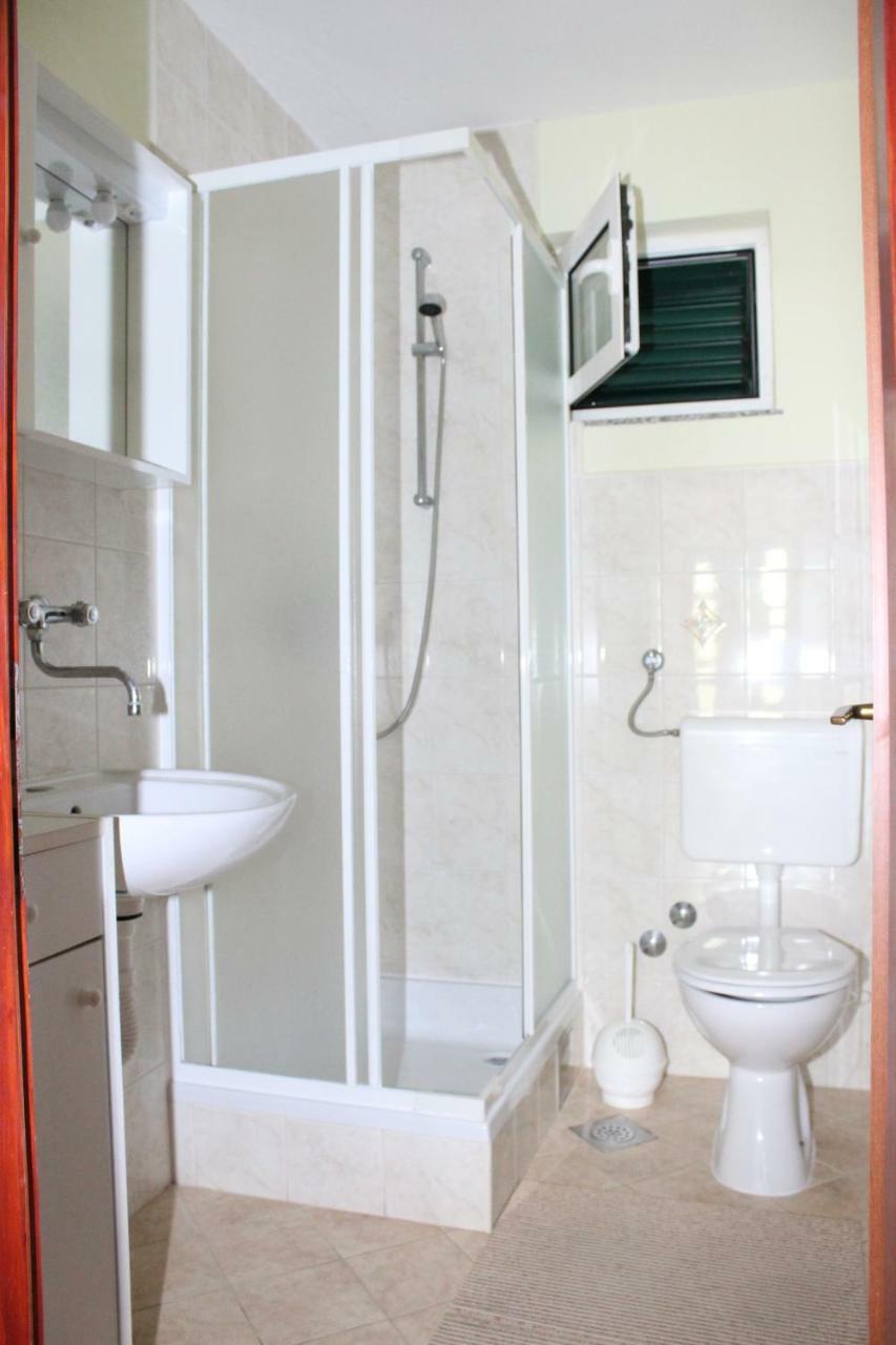 Robinzon Kuca Vila Valentina Holiday home *